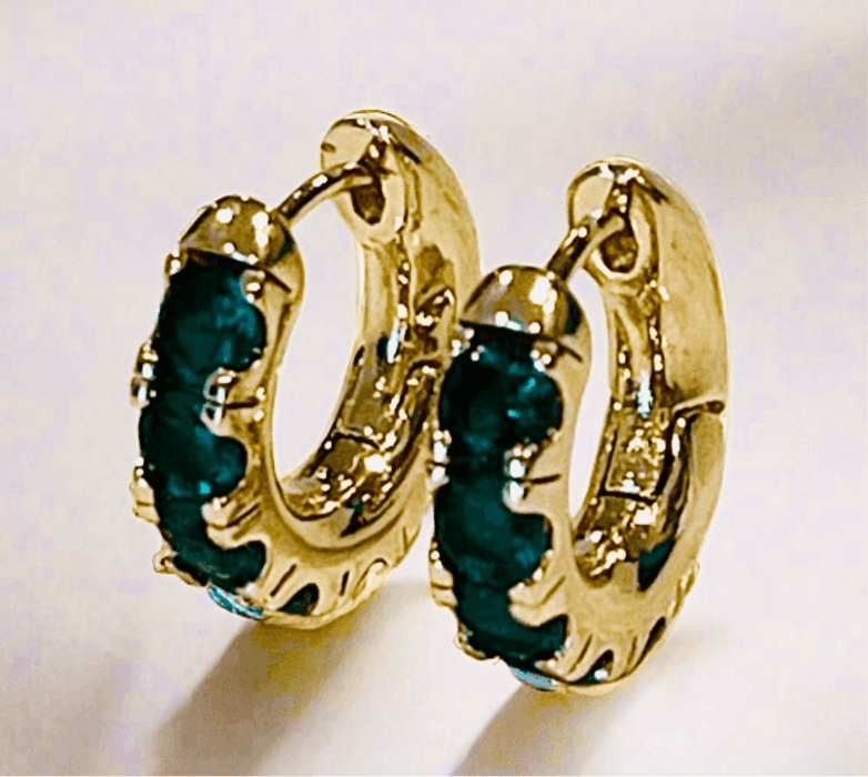 Emerald Stone Huggie HoopsFinding the perfect pair of earrings that combine elegance with everyday comfort can be a challenge. Many earrings either feel too heavy or lack the subtle sparkle tEmerald Stone Huggie HoopsPearl & PrismPearl & Prism