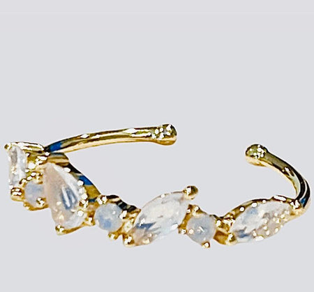 Iridescent Princess Gemstone Adjustable RingFinding the perfect dainty ring that combines elegance with everyday comfort can be a real challenge. Many rings either feel too bulky or lose their shine quickly, lIridescent Princess GemstonePearl & PrismPearl & Prism